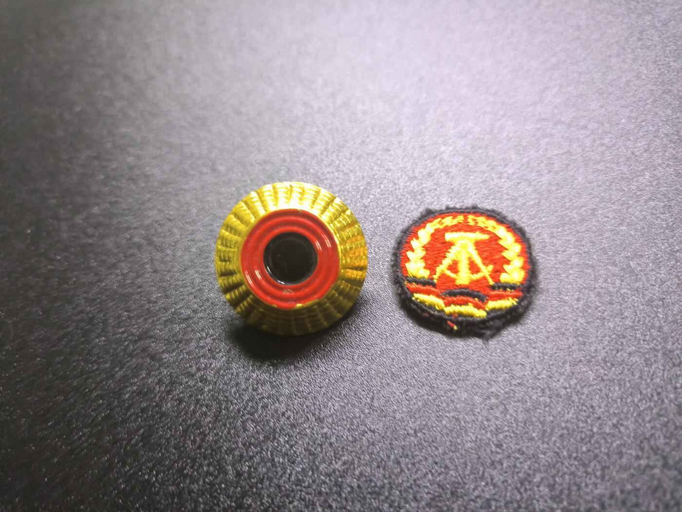 云宸嘉赏-勋臻文献佳藏优品精选场次（低佣 转发佣金红包） 民主德国人民军帽徽一组 