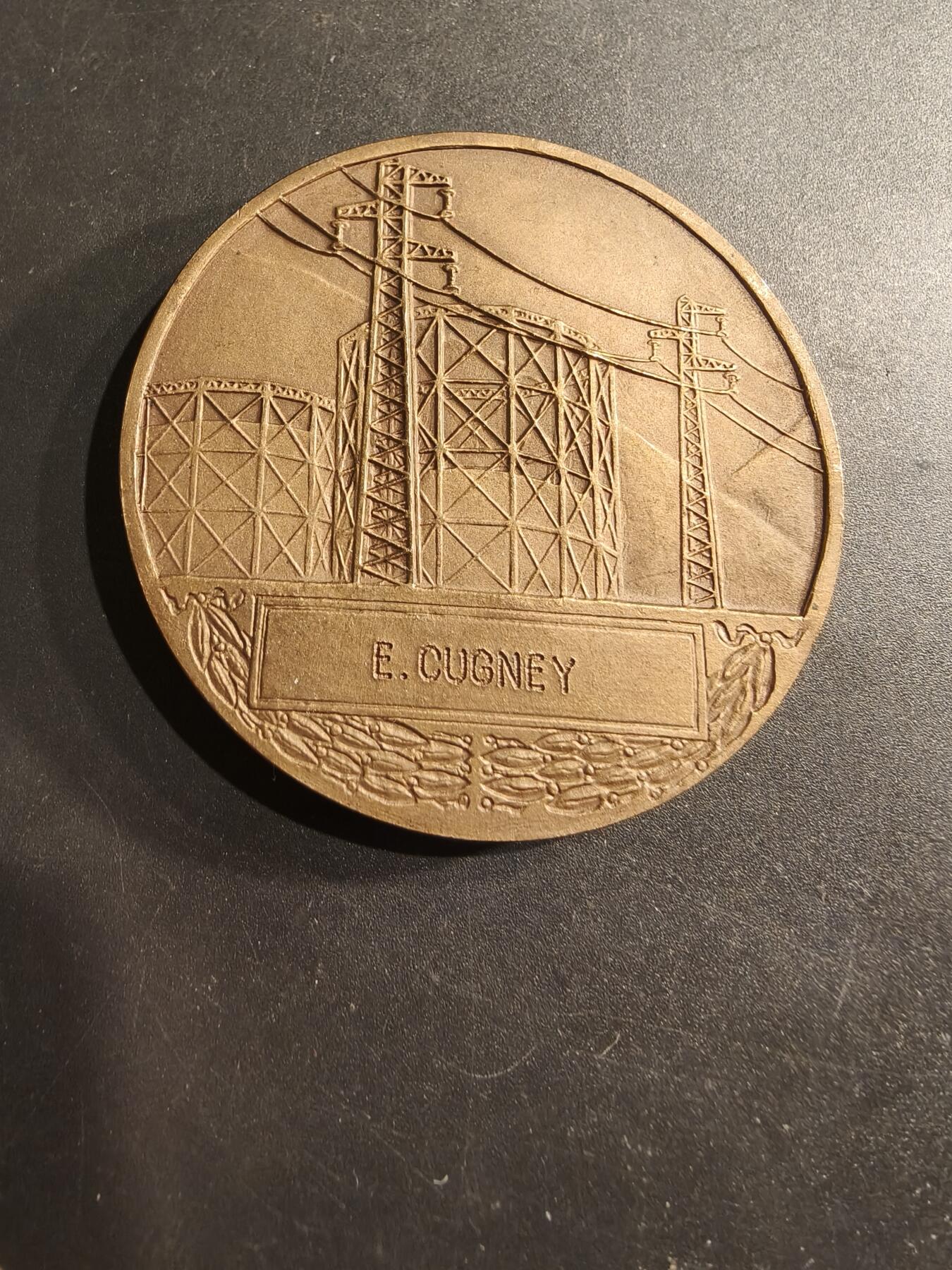 老王徽章第190期 法国电气建设公司大铜章    大师Dropsy作品    直径54mm    重量73.2g