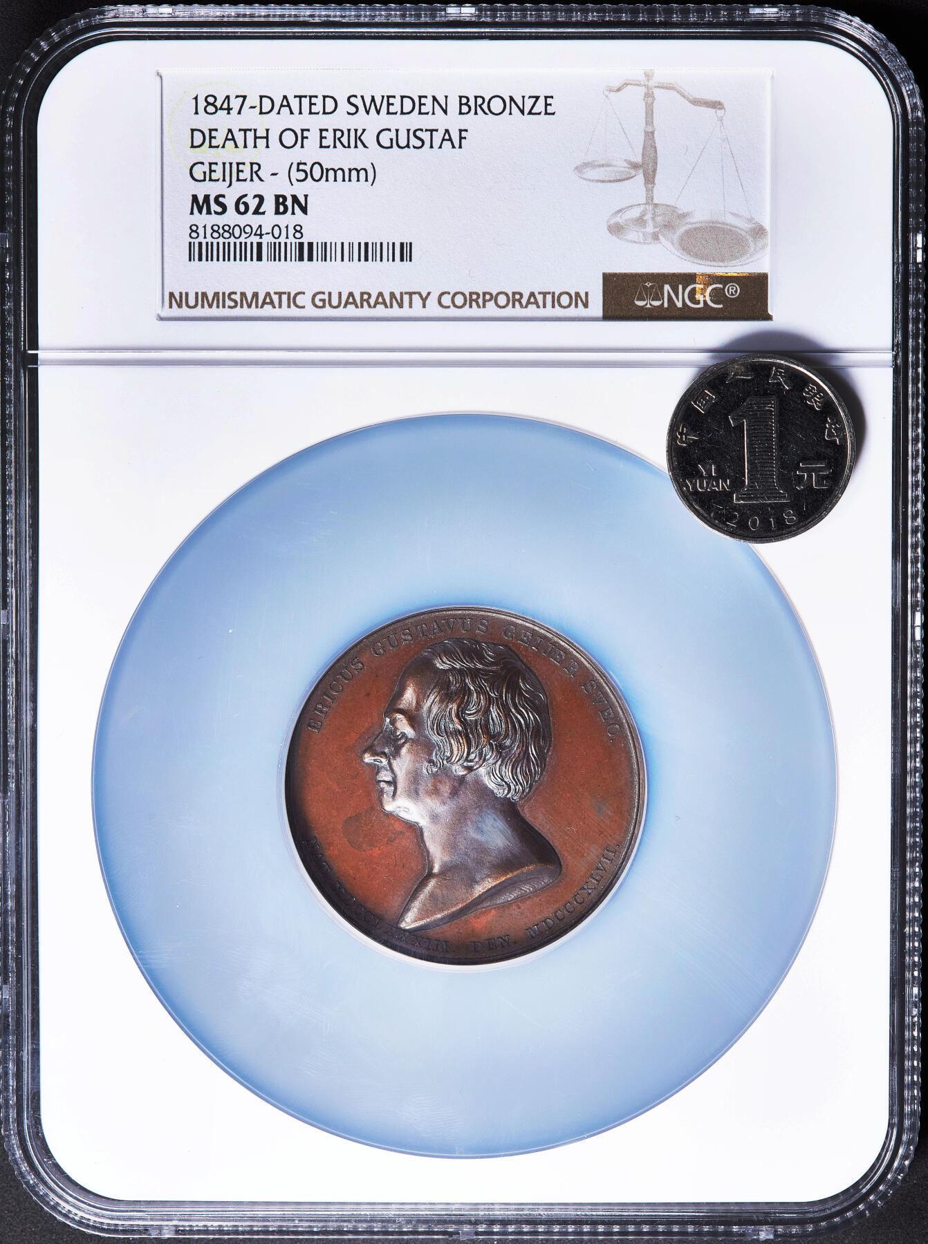 【俄甄集藏】2026年(050)04-01星期三 晚 19:30 全场包邮 瑞典1847年纪念浪漫主义历史学家、诗人与政治家埃里克·古斯塔夫·盖耶尔逝世大铜章，NGC MS62，高浮雕，巧克力包浆，瑞典新古典主义铜章里的少见品种，直径：50mm