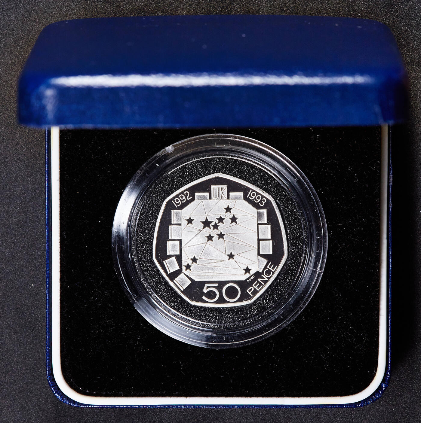【俄甄集藏】2026年(050)04-01星期三 晚 19:30 全场包邮 英国1992年纪念担任92-93欧共体轮值主席国50便士精制银币，原盒证，重13.5克，925银，发行量35000枚