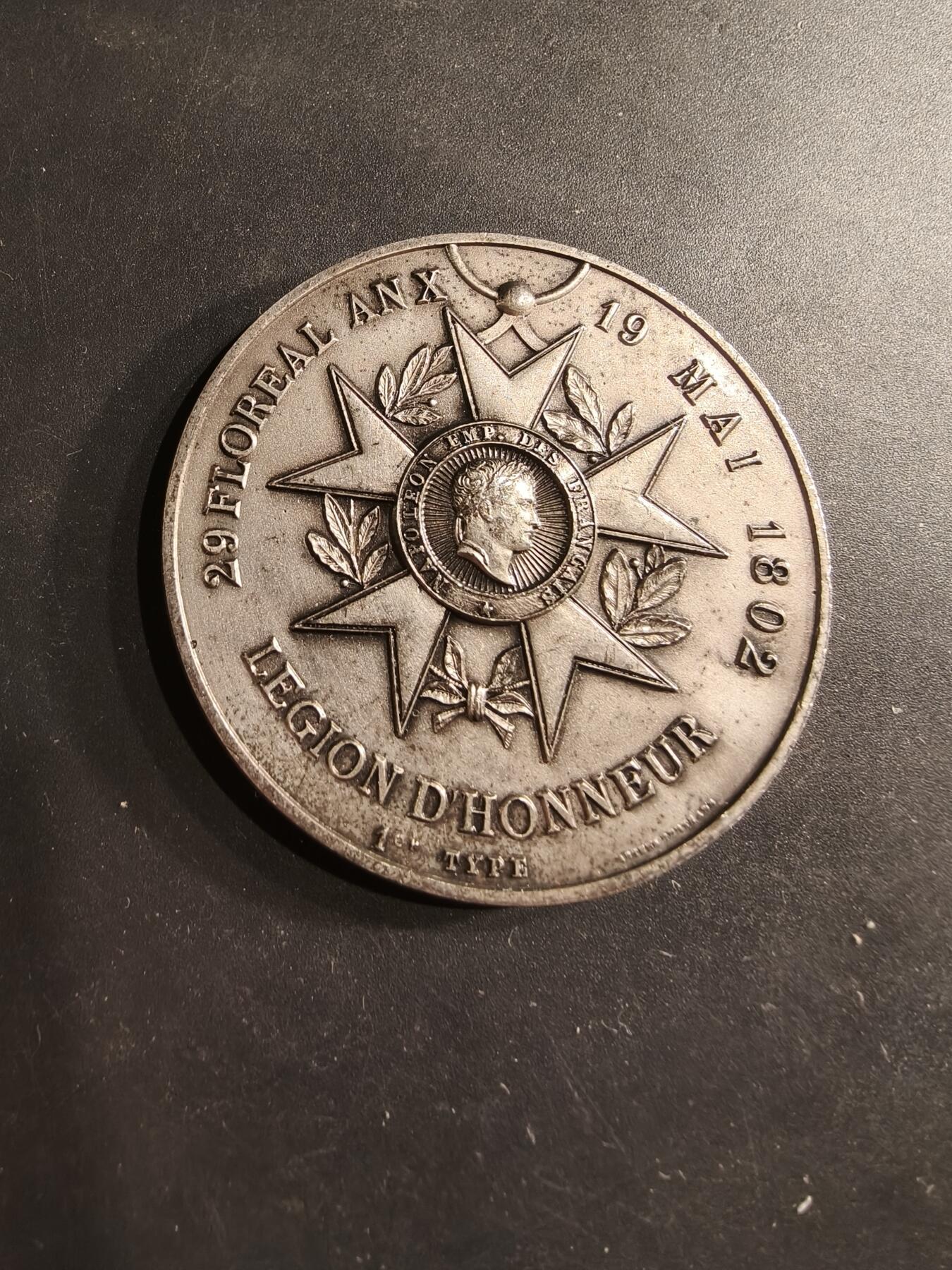老王徽章第190期 法国荣誉军团镀银大铜章    直径50mm    重量53g