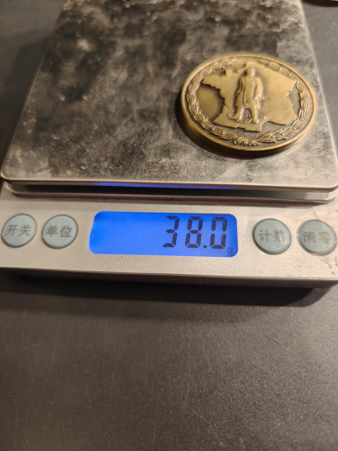老王徽章第190期 法国二战战俘协会纪念章     直径41mm    重量38g