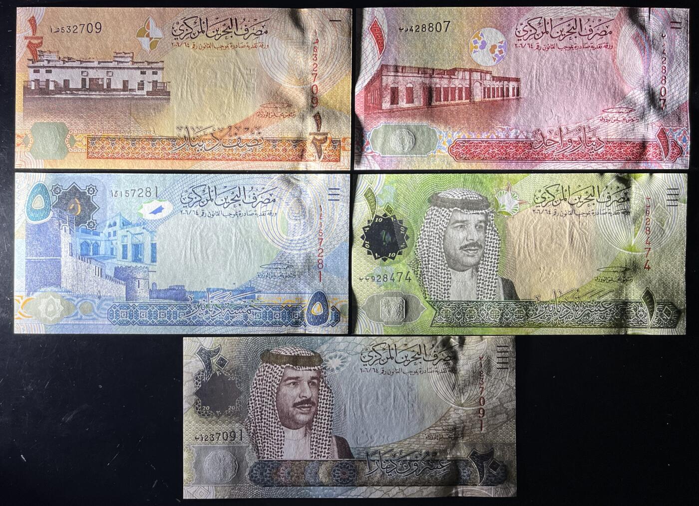 小福收藏拍卖第203期 裸钞场 本期有多张豹子号靓号 仅发行1000枚亚克力砖封蒙古20000图格里克帝国800周年纪念钞 瑞士200法郎 百慕大样钞洋葱冠全套 巴林首版大全套 卡塔尔四张套 越南 保加利亚 马其顿等多国精美纸币 巴林 2006年 1/2 1 5 10 20第纳尔 首版 有盲文版 大全套 unc