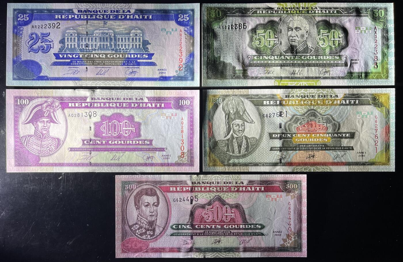 小福收藏拍卖第203期 裸钞场 本期有多张豹子号靓号 仅发行1000枚亚克力砖封蒙古20000图格里克帝国800周年纪念钞 瑞士200法郎 百慕大样钞洋葱冠全套 巴林首版大全套 卡塔尔四张套 越南 保加利亚 马其顿等多国精美纸币 海地 2000-2001年版 25 50 100 250 500古德 （其中1张无47 1张数3无47 1张无47尾8 ）1组5张 unc