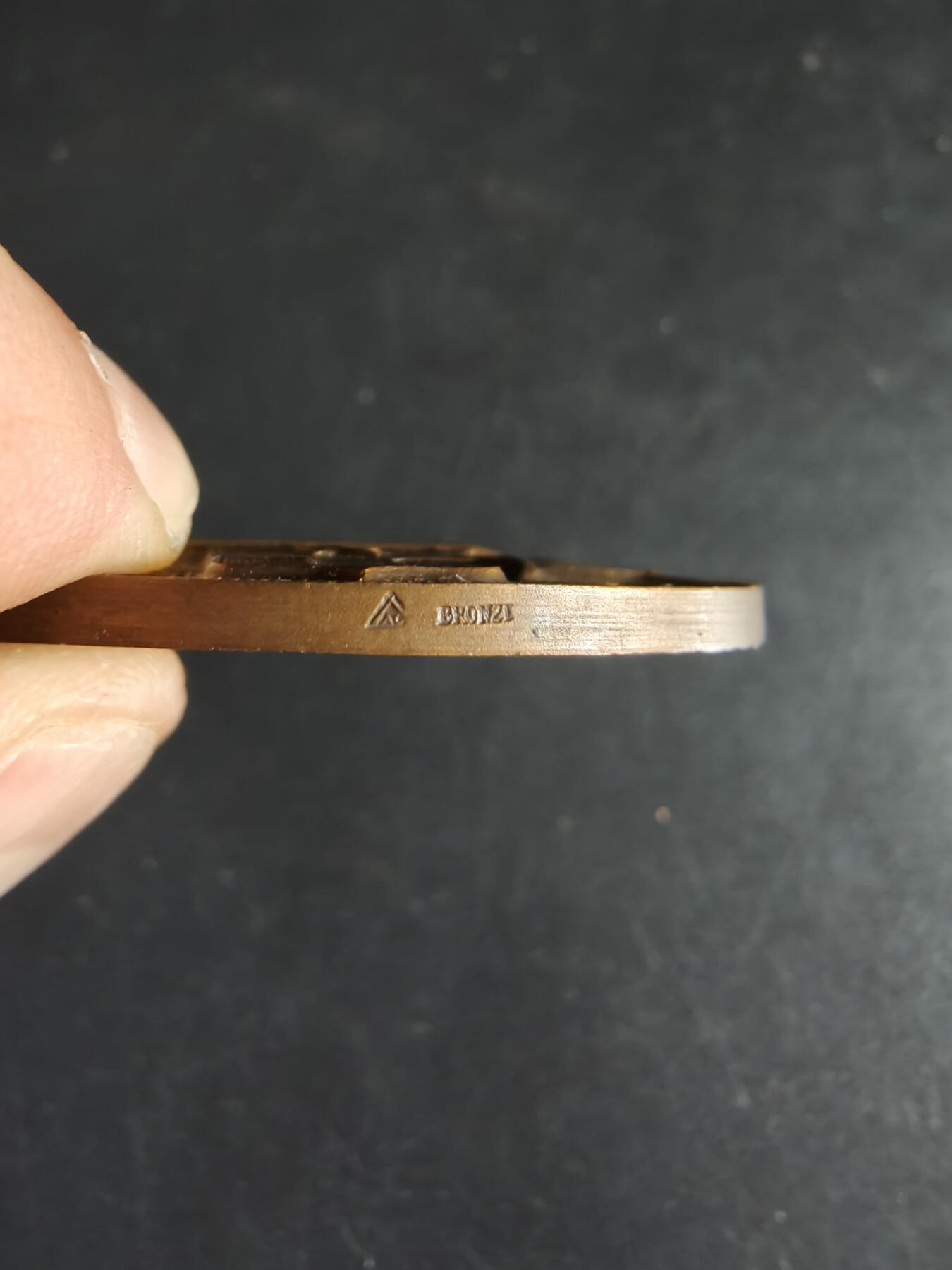 老王徽章第190期 法国蒙贝利亚尔储蓄银行大铜章     原盒      直径56mm     重量69.2g