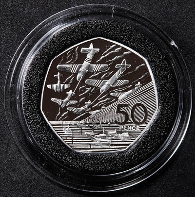 【俄甄集藏】2026年(050)04-01星期三 晚 19:30 全场包邮 - 英国1994年纪念诺曼底登陆D日胜利50周年50便士精制银币，原盒证，重13.5克，925银，发行量40000枚