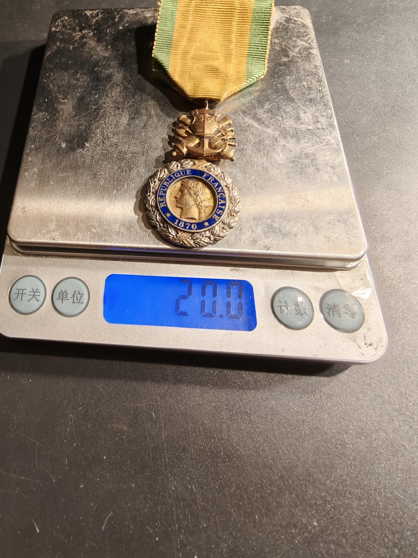 老王徽章第190期 法国军事奖章    三共时期    950银镀金珐琅     20g