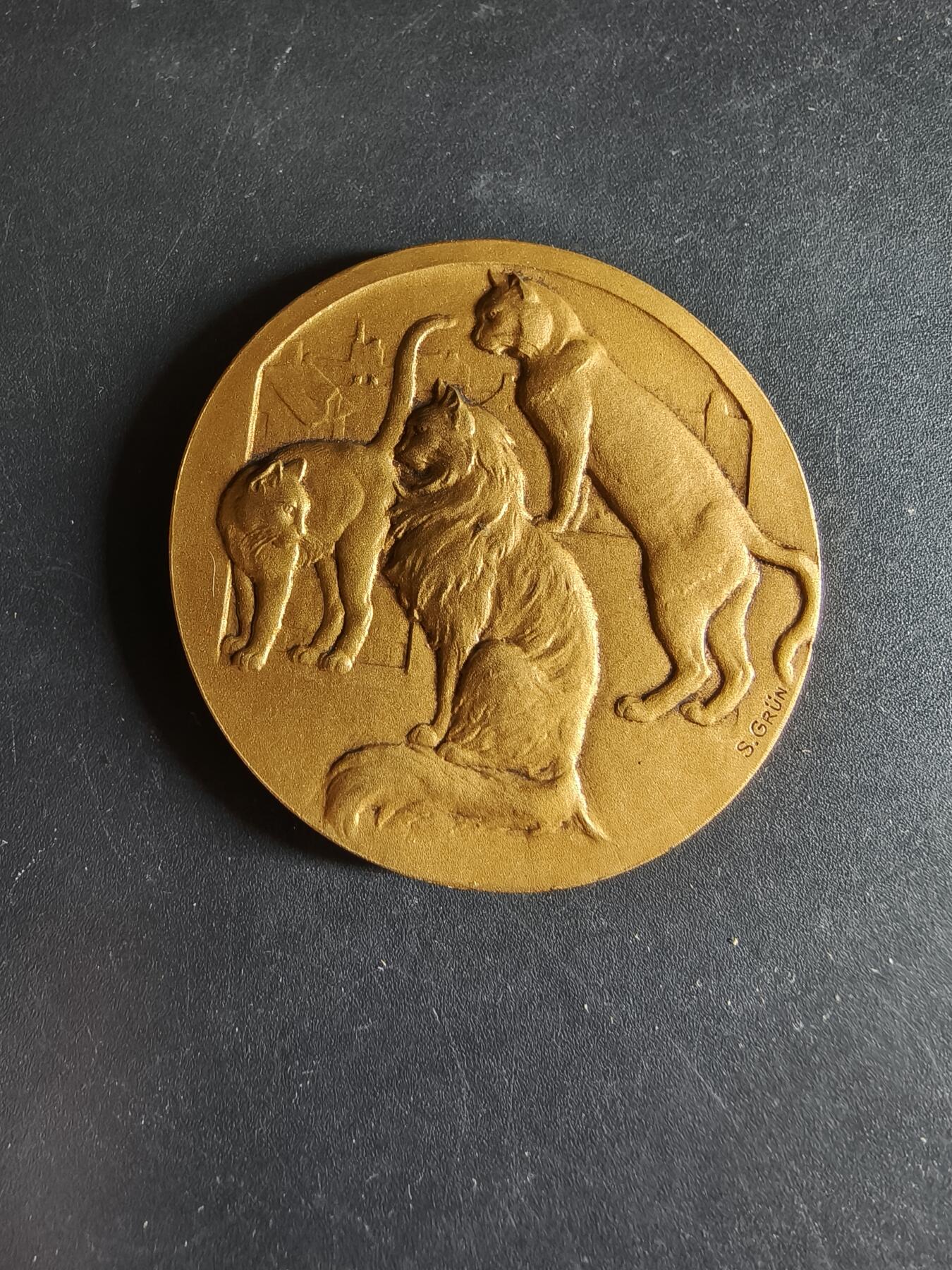 老王徽章第190期 法国图莱纳宠物猫协会大铜章    原盒     大师里维特作品      直径41mm     重量31.8g