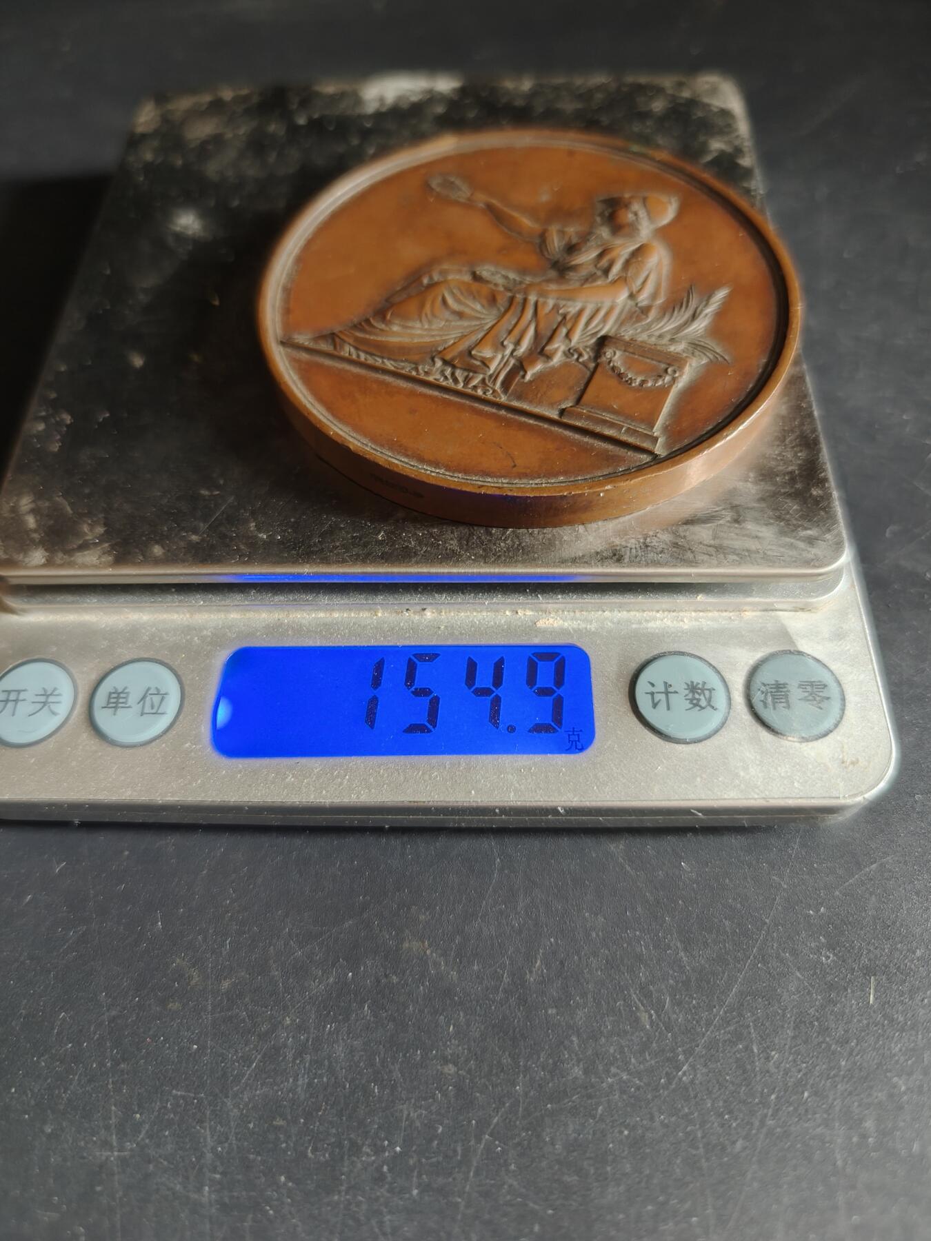 老王徽章第190期 法国1866年鲁昂市工业协会大铜章     原盒      手指铜标     直径68mm     重量159.5g