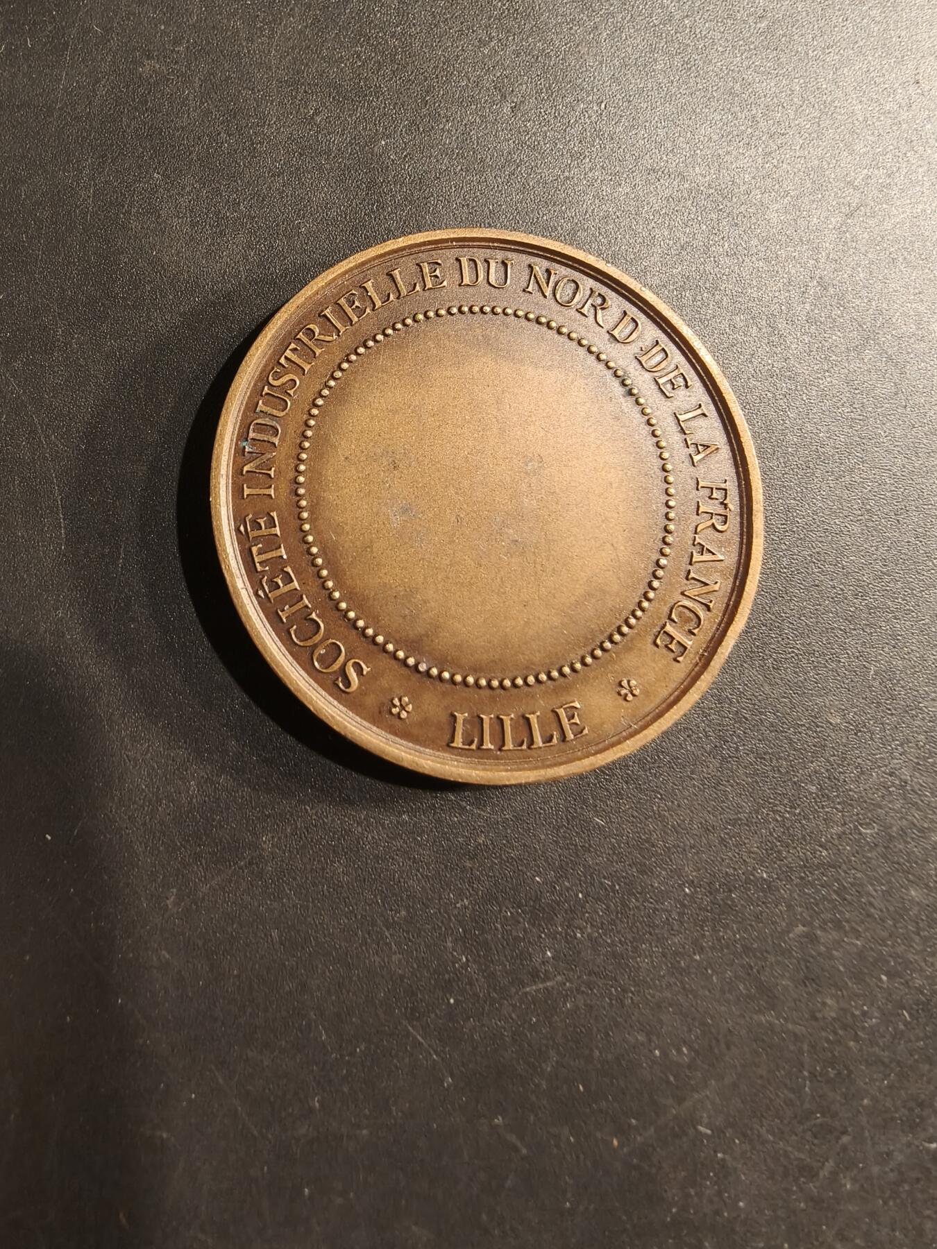 老王徽章第190期 法国里尔市北方工业协会大铜章    工业女神     直径38mm     重量25.3g