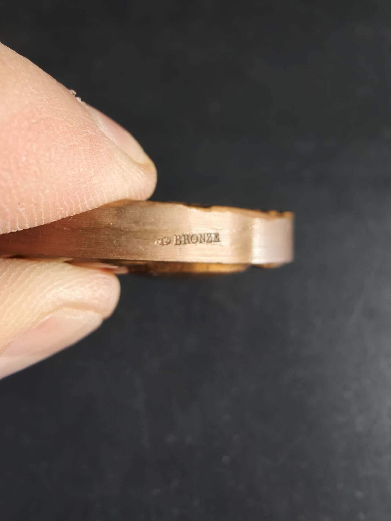 老王徽章第190期 法国《合作》主题大铜章    装饰风格    高浮雕    原盒     直径68mm    重量215.9g