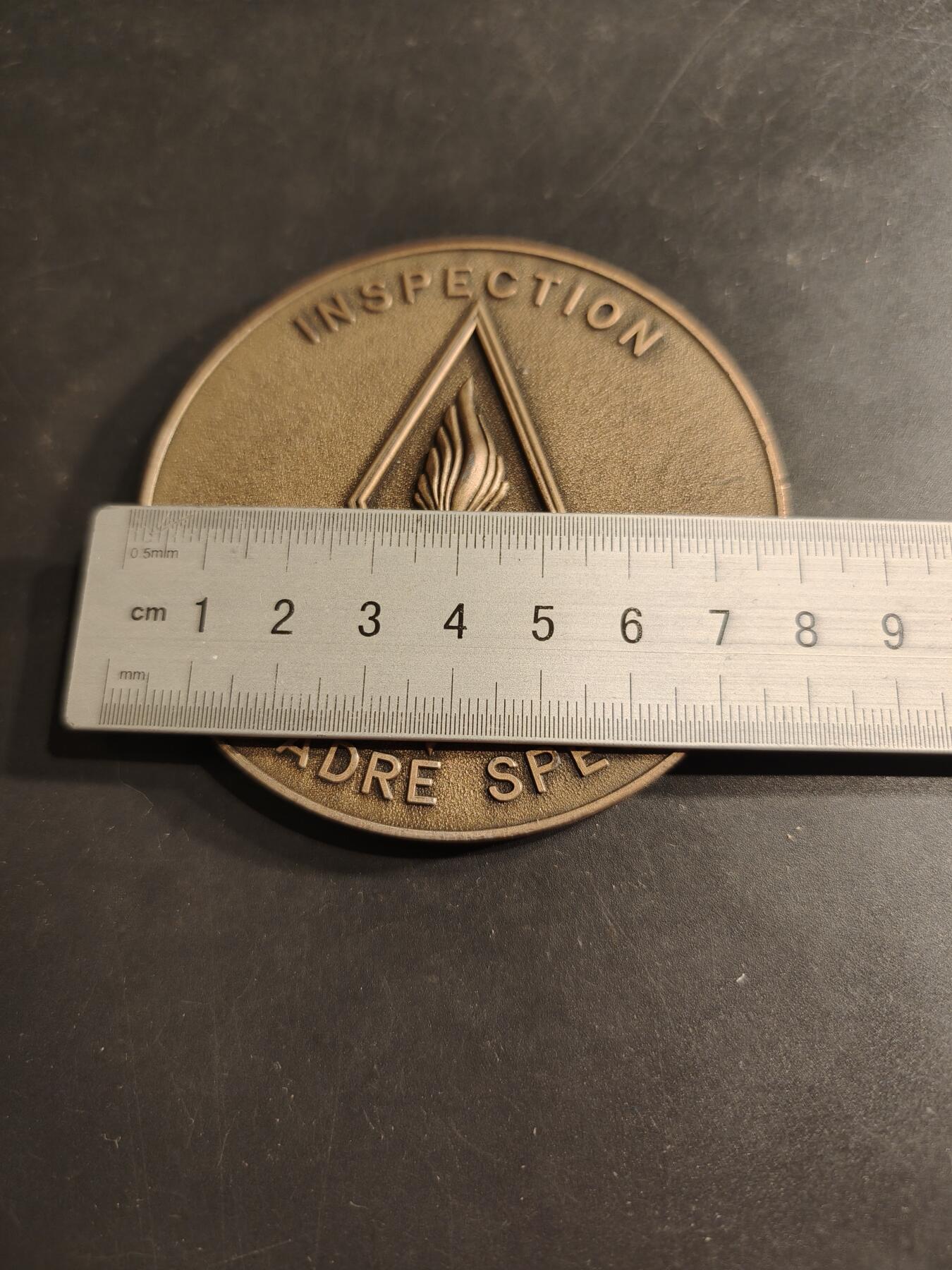 老王徽章第190期 法国陆军特别军官团视察组纪念章    由负责人库尔茨将军授予     直径80mm     重量126.5g