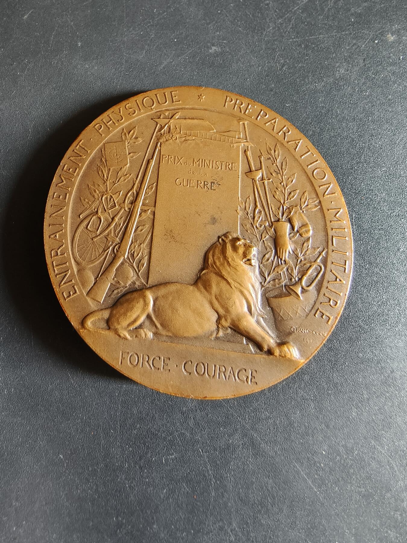 老王徽章第190期 法国战争部战争准备大铜章     原盒    盒子扣不严     直径50mm     重量66g