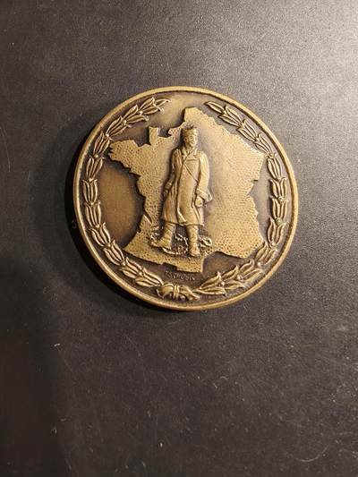 老王徽章第190期 - 法国二战战俘协会纪念章     直径41mm    重量38g