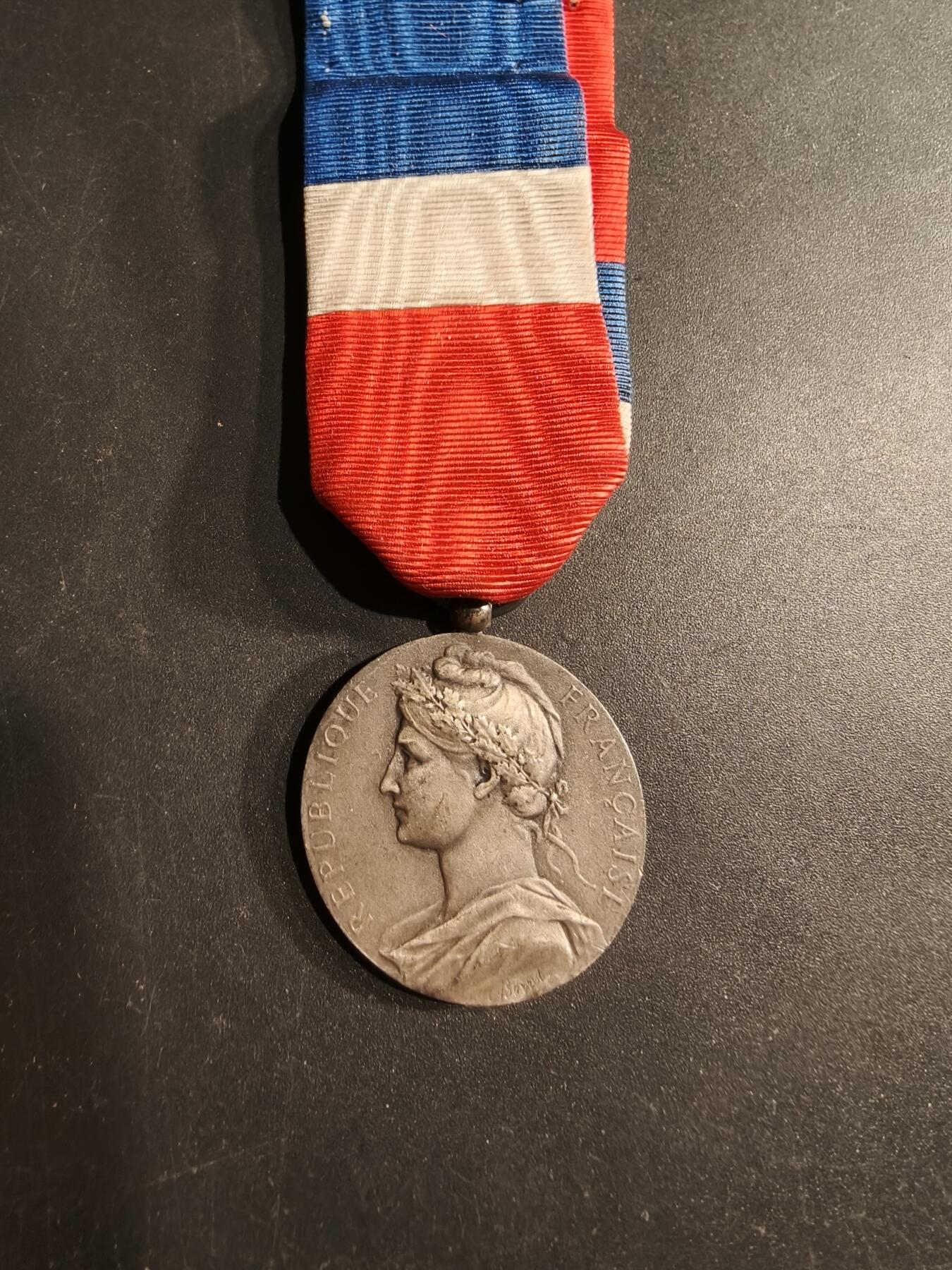 老王徽章第190期 法国银级劳工奖章    1952年实发   950银    11.6g