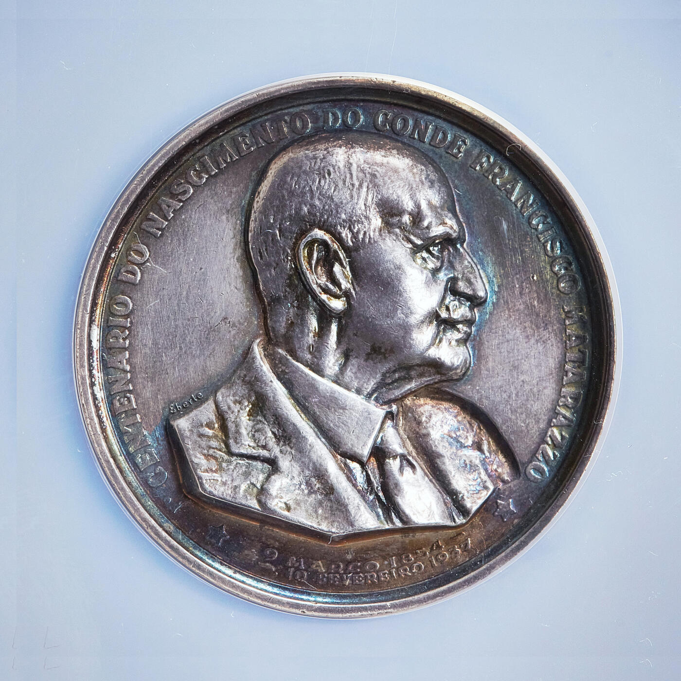 【俄甄集藏】2026年(050)04-01星期三 晚 19:30 全场包邮 巴西1937年纪念工业巨头、巴西现代工业奠基人弗朗切斯科·马塔拉佐伯爵逝世大银章，NGC UNCD，五彩包浆，高浮雕，十分厚重，直径52mm，重：83克，少见品种，标签错误