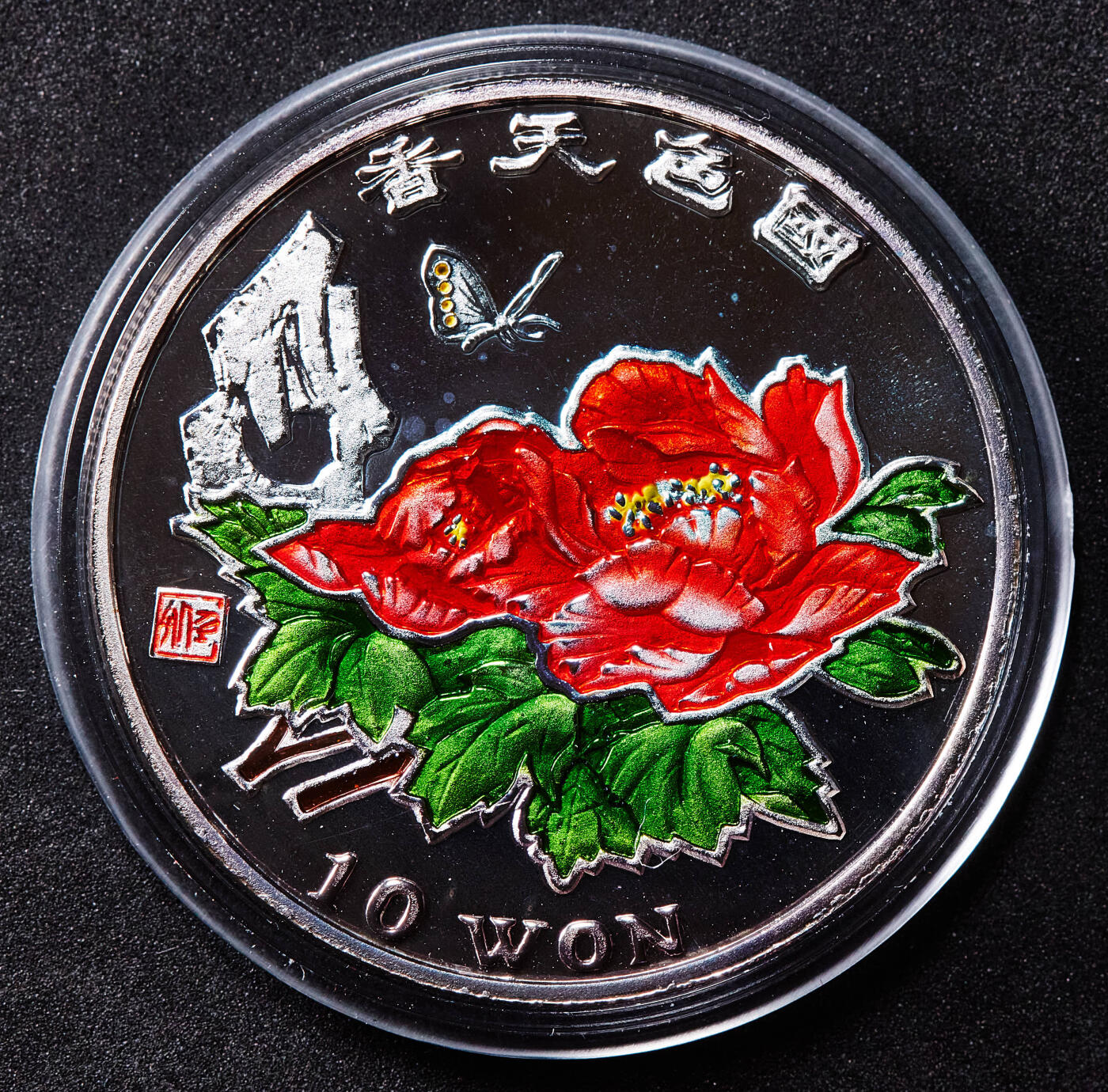 【俄甄集藏】2026年(050)04-01星期三 晚 19:30 全场包邮 朝鲜1997年“国色天香”牡丹花彩绘精制大银币，原盒，重31.1035克，999银，发行量5000枚