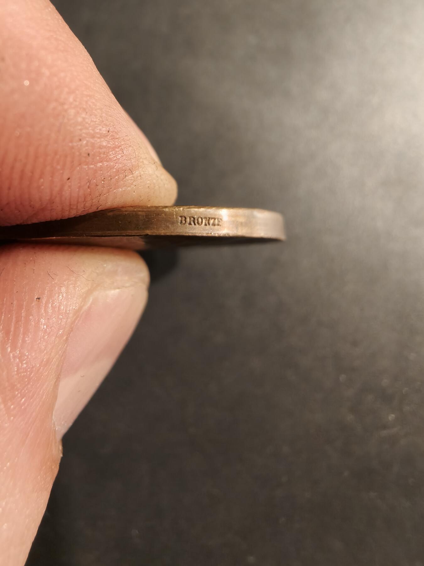 老王徽章第190期 法国中央鸟类饲养协会大铜章     直径36mm    重量23.8g