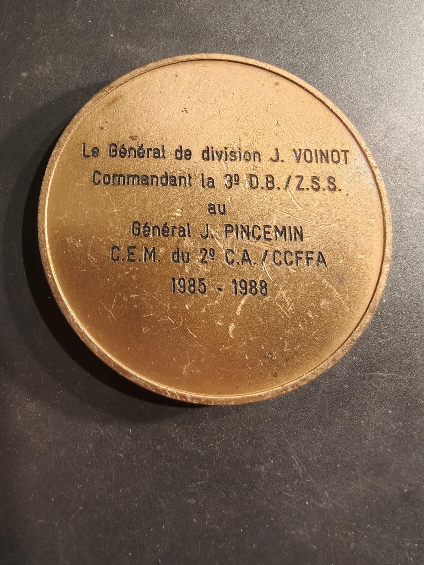 老王徽章第190期 法国陆军阿尔及利亚第3步兵师大铜章    授予平斯曼少将    直径68mm    重量142.5