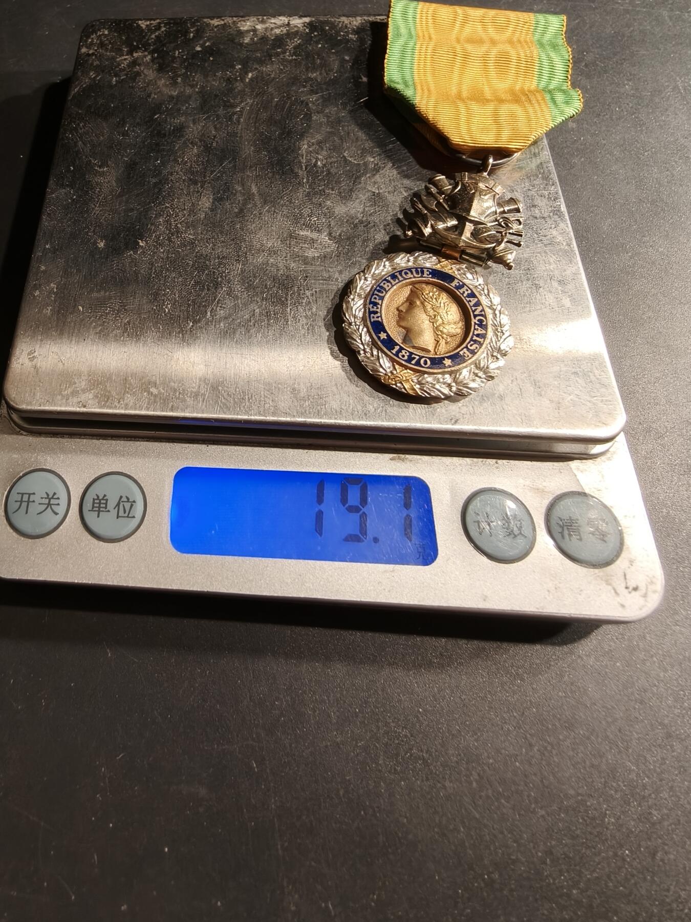 老王徽章第190期 法国军事奖章    三共时期    950银镀金珐琅     19.1g