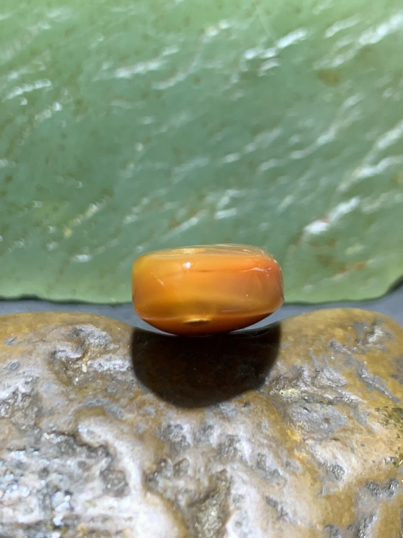 蒙料冻料战国红玛瑙通货牙形吊坠一个