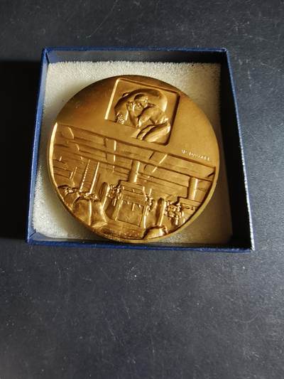 老王徽章第190期 - 法国磨坊主协会镀金大铜章     原盒     直径50mm     重量72.9g