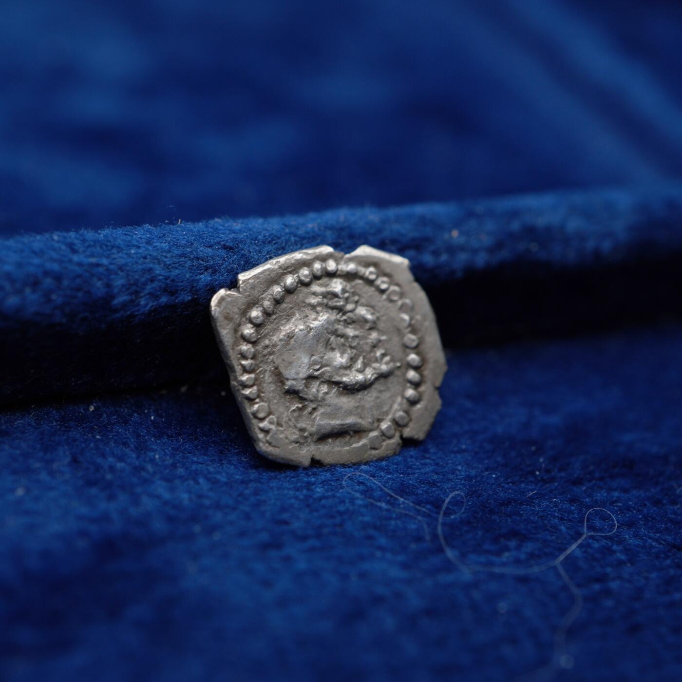 琋语集藏2026年04月欧洲古典打制币拍卖 古希腊拉科尼亚地区-拉兰达城（laranda）狼与双人头像奥波银币