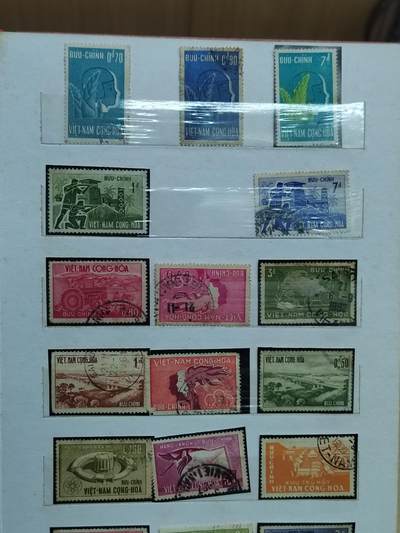 PCAI钱币  28-790 钱币证章邮票小专场 - 早期的南北越邮票一组  每张邮票后附了张小黑纸