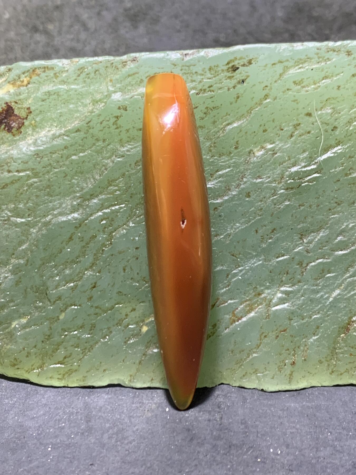 蒙料冻料战国红玛瑙通货牙形吊坠一个