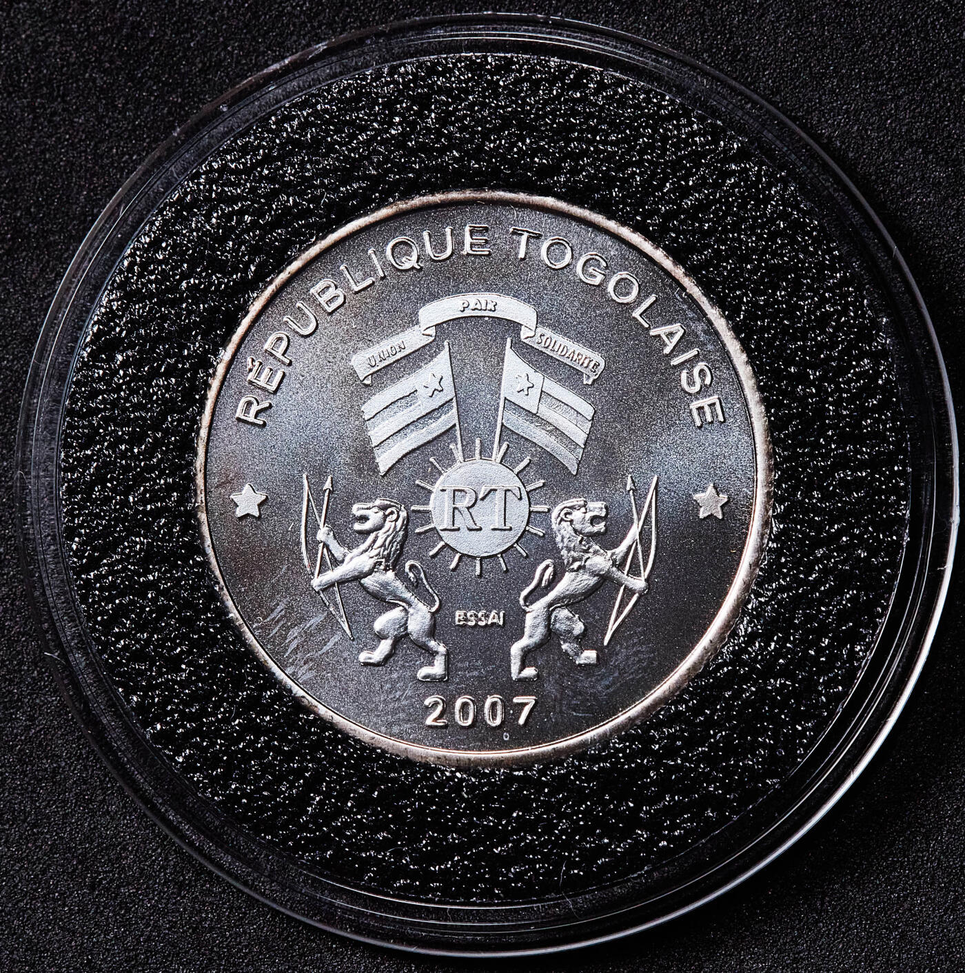 【俄甄集藏】2026年(050)04-01星期三 晚 19:30 全场包邮 多哥2007年维克多·舍尔舍勒头像纪念废除黑奴200周年2500法郎银质样币，重7.8克，999银，发行量850枚