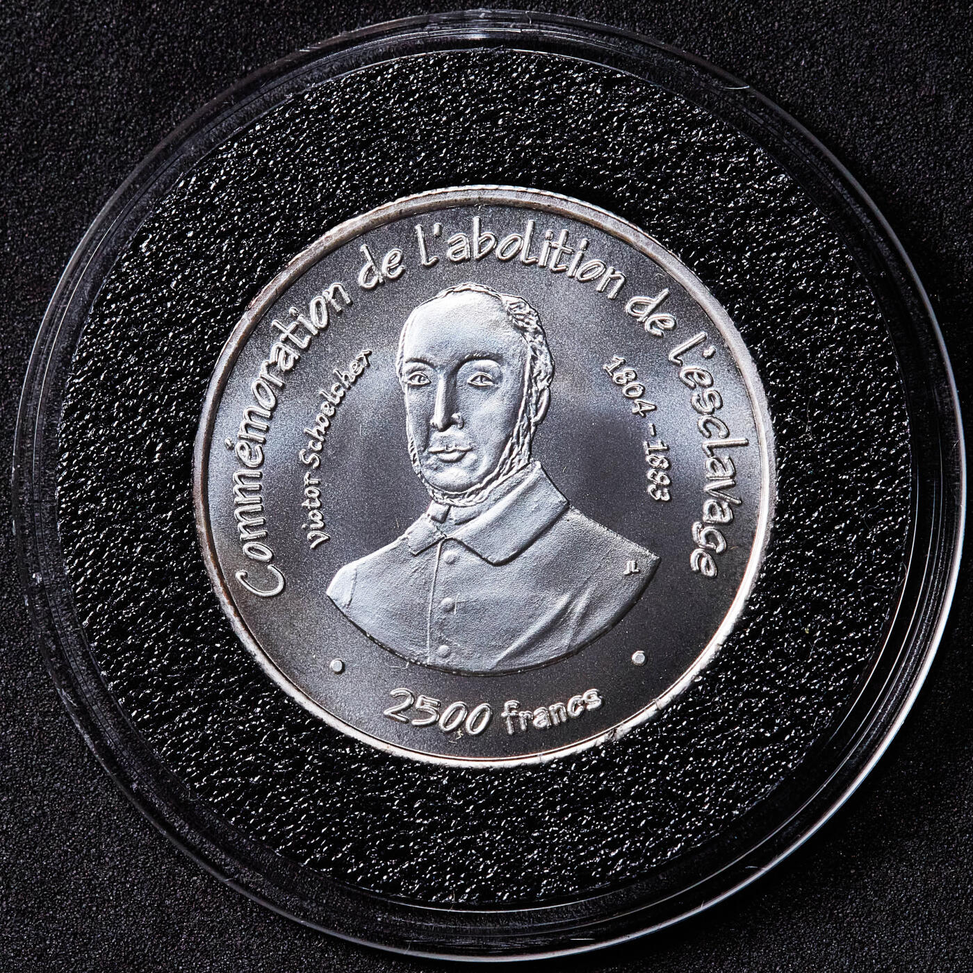 【俄甄集藏】2026年(050)04-01星期三 晚 19:30 全场包邮 多哥2007年维克多·舍尔舍勒头像纪念废除黑奴200周年2500法郎银质样币，重7.8克，999银，发行量850枚