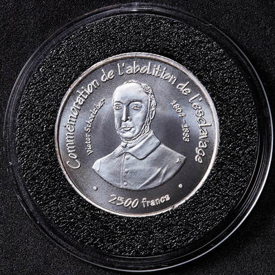 【俄甄集藏】2026年(050)04-01星期三 晚 19:30 全场包邮 - 多哥2007年维克多·舍尔舍勒头像纪念废除黑奴200周年2500法郎银质样币，重7.8克，999银，发行量850枚
