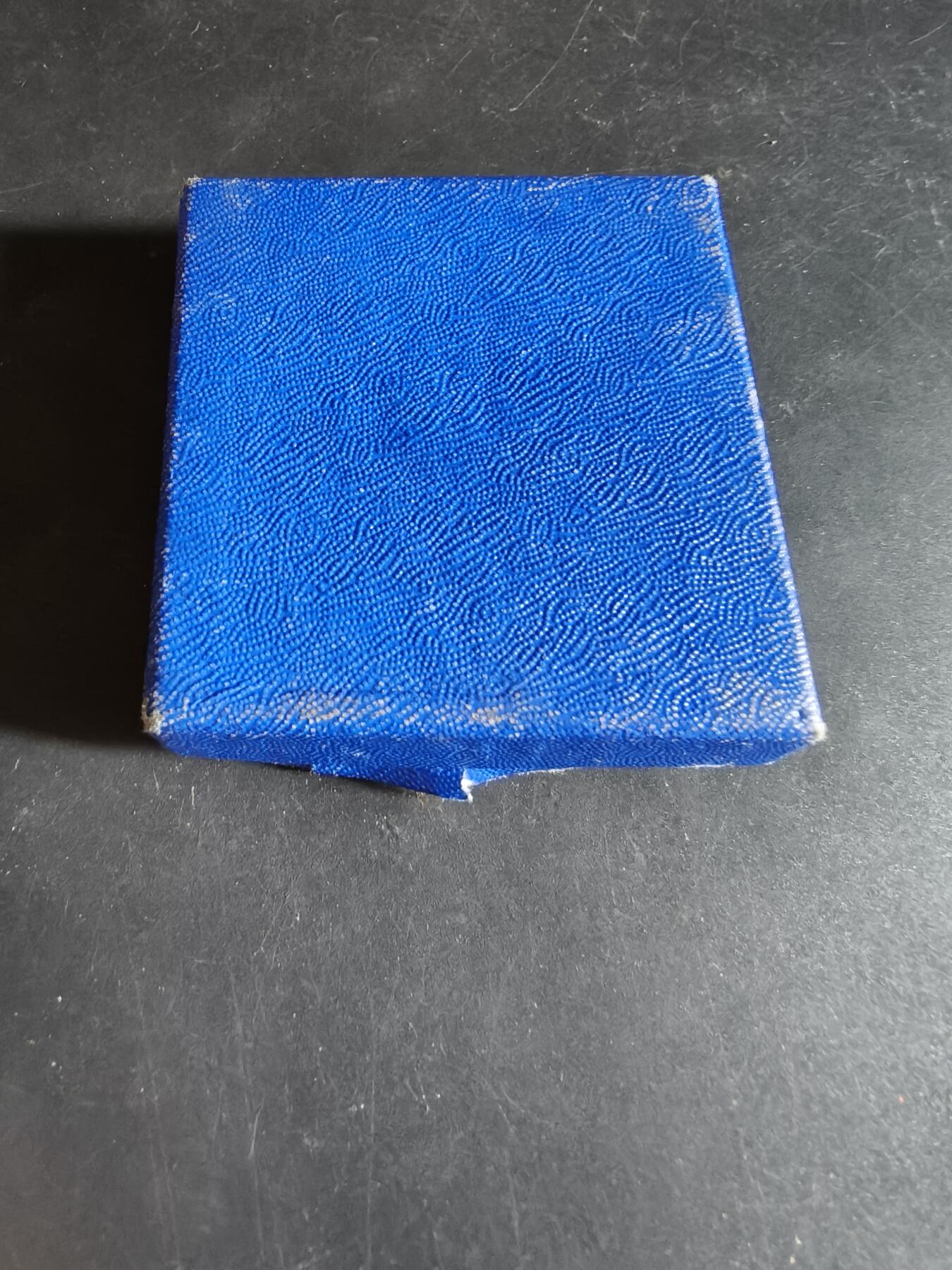 老王徽章第190期 法国特里斯坦和伊索尔德爱情悲剧故事主题大铜章      原盒      直径50mm     重量53.5g