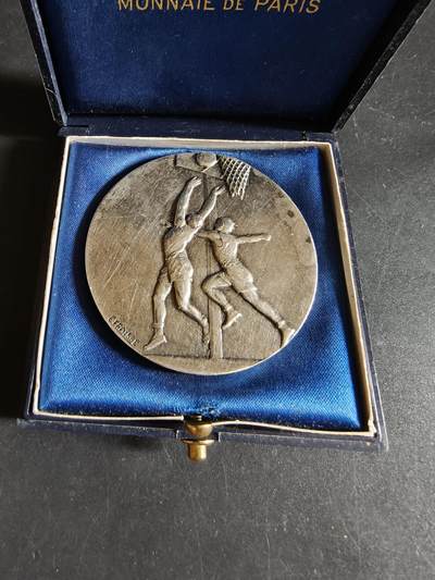 老王徽章第190期 - 法国罗纳省议员保罗·马西米赠送镀银大铜章     篮球竞赛主题      原盒      直径50mm      重量61g