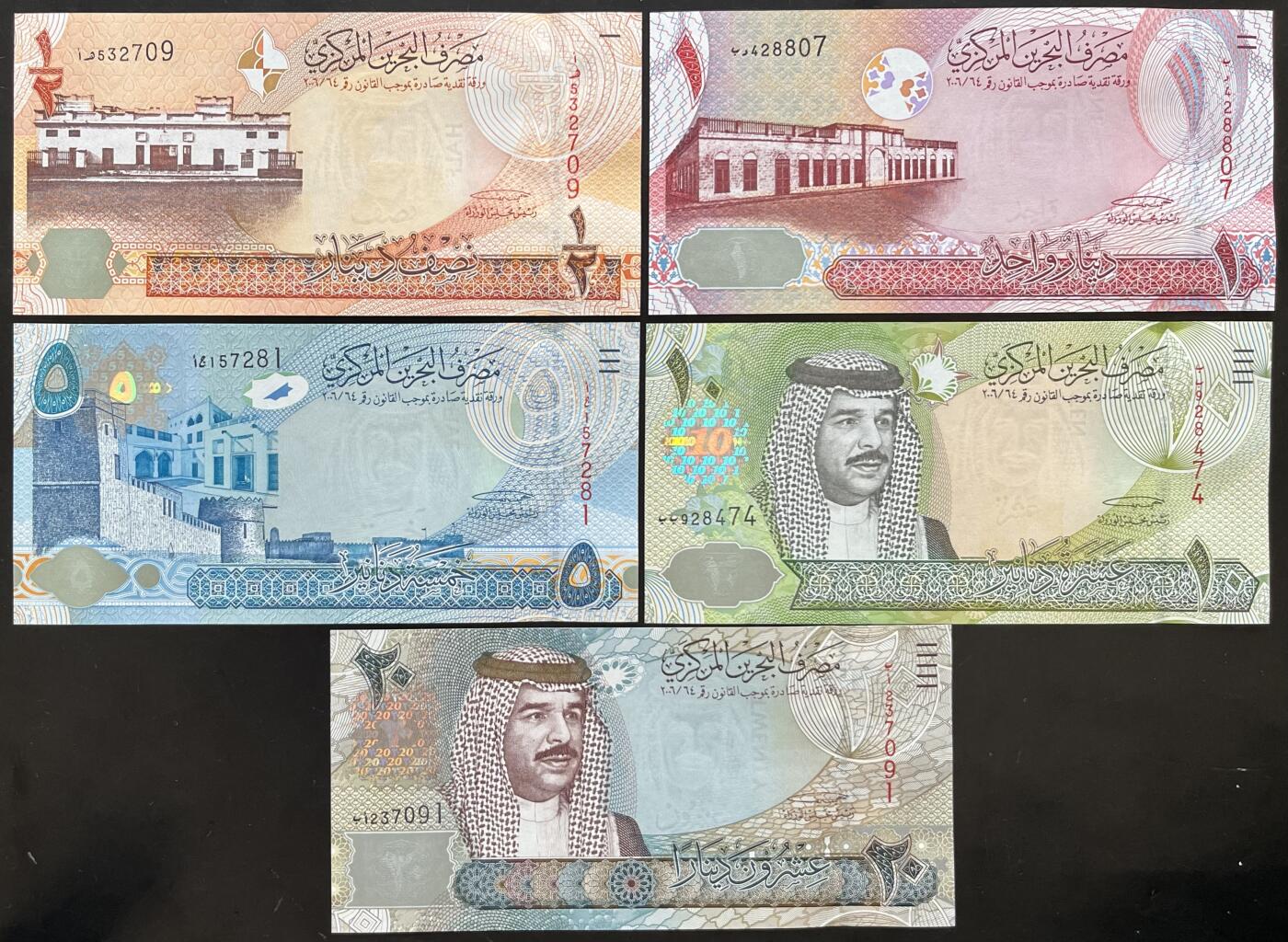 小福收藏拍卖第203期 裸钞场 本期有多张豹子号靓号 仅发行1000枚亚克力砖封蒙古20000图格里克帝国800周年纪念钞 瑞士200法郎 百慕大样钞洋葱冠全套 巴林首版大全套 卡塔尔四张套 越南 保加利亚 马其顿等多国精美纸币 巴林 2006年 1/2 1 5 10 20第纳尔 首版 有盲文版 大全套 unc