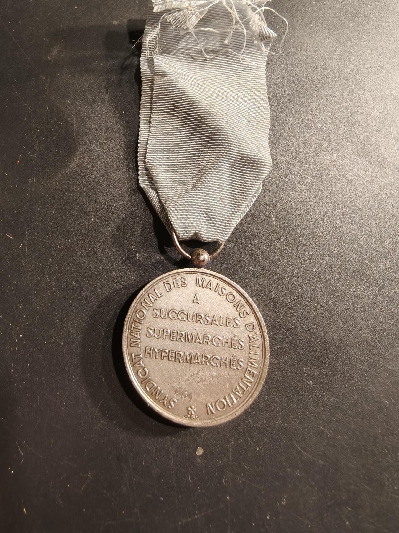 老王徽章第190期 法国银级食品零售店、分店、超级市场、大卖场全国联合会纪念章