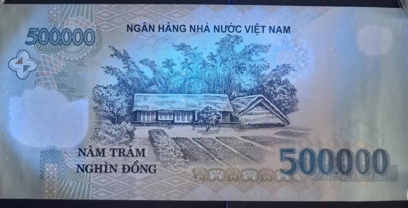 小福收藏拍卖第203期 裸钞场 本期有多张豹子号靓号 仅发行1000枚亚克力砖封蒙古20000图格里克帝国800周年纪念钞 瑞士200法郎 百慕大样钞洋葱冠全套 巴林首版大全套 卡塔尔四张套 越南 保加利亚 马其顿等多国精美纸币 越南国家印钞厂成立25周年单面礼品大钞 使用印钞纸印刷 尺寸大约25*54厘米 适合装裱悬挂或摆件 非常好看霸气 unc