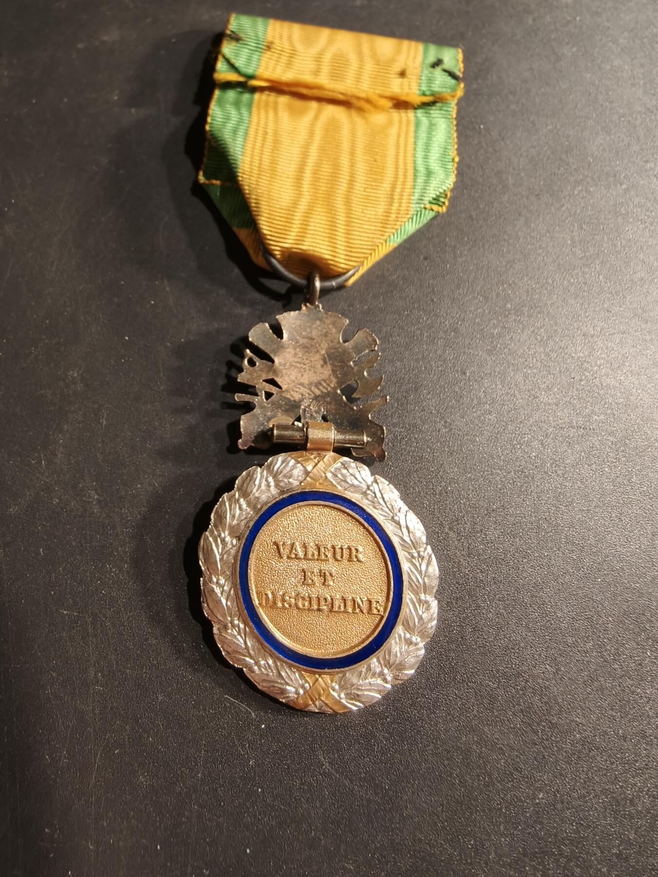 老王徽章第190期 法国军事奖章    三共时期    950银镀金珐琅     19.1g