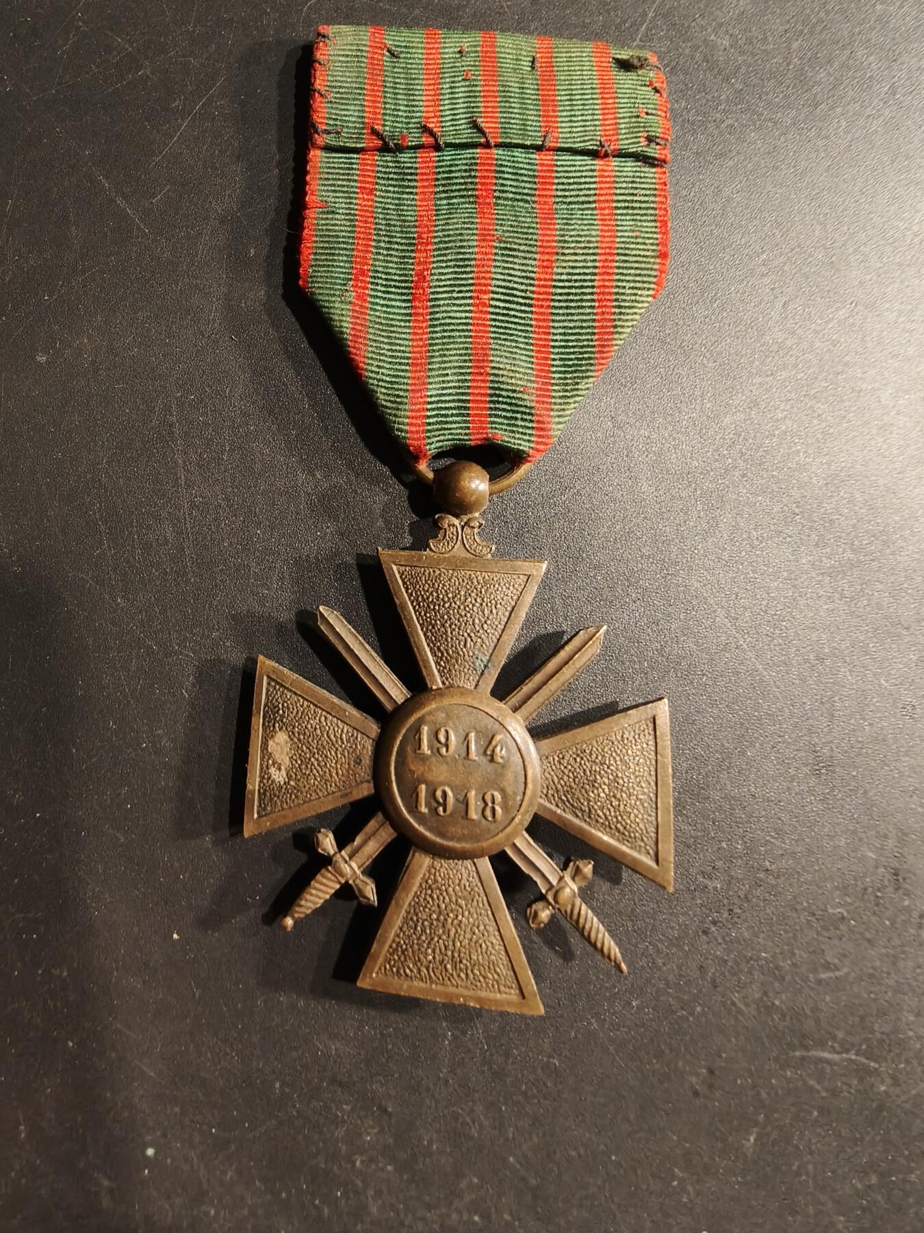 老王徽章第190期 法国1918版战争十字奖章    2颗铜星勋饰