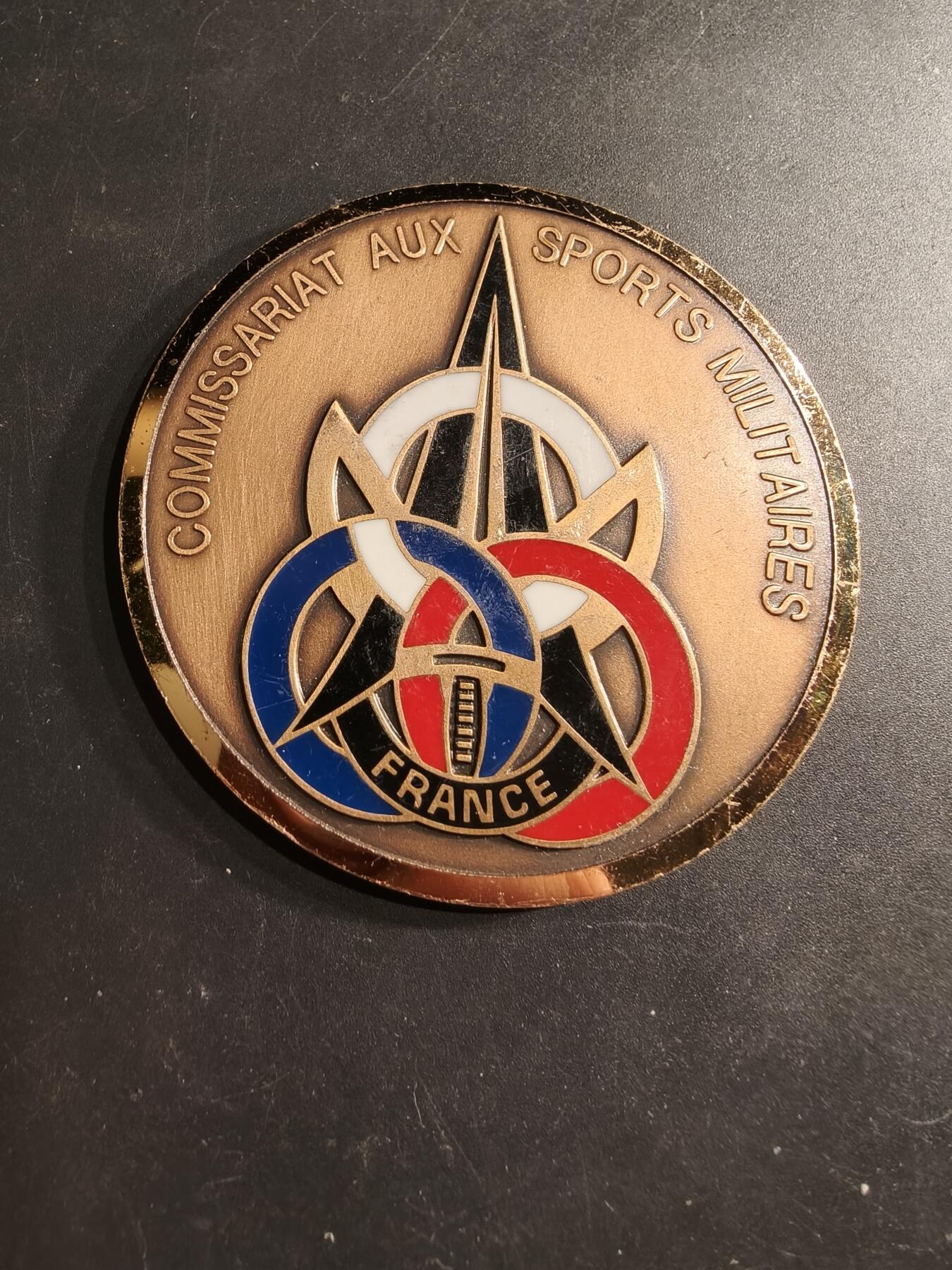 老王徽章第190期 法国军事体育委员会纪念章     直径70mm     重量110g