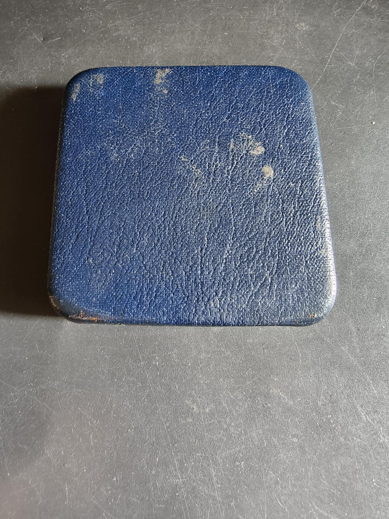 老王徽章第190期 法国兔业养殖协会大铜章     原盒    大师波特与里维特联合创作      直径50mm     重量70.6g