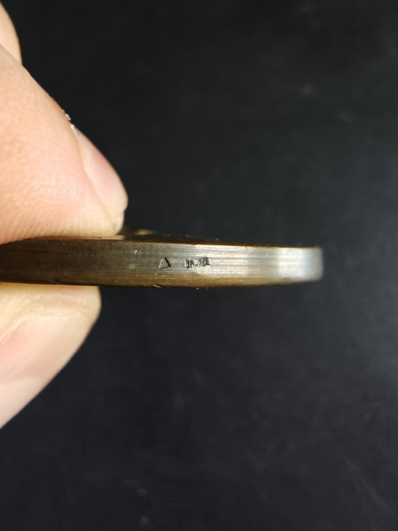 老王徽章第190期 法国著名装饰艺术设计师阿尔芒·阿尔贝·拉托大铜章      直径68mm     重量131.5g