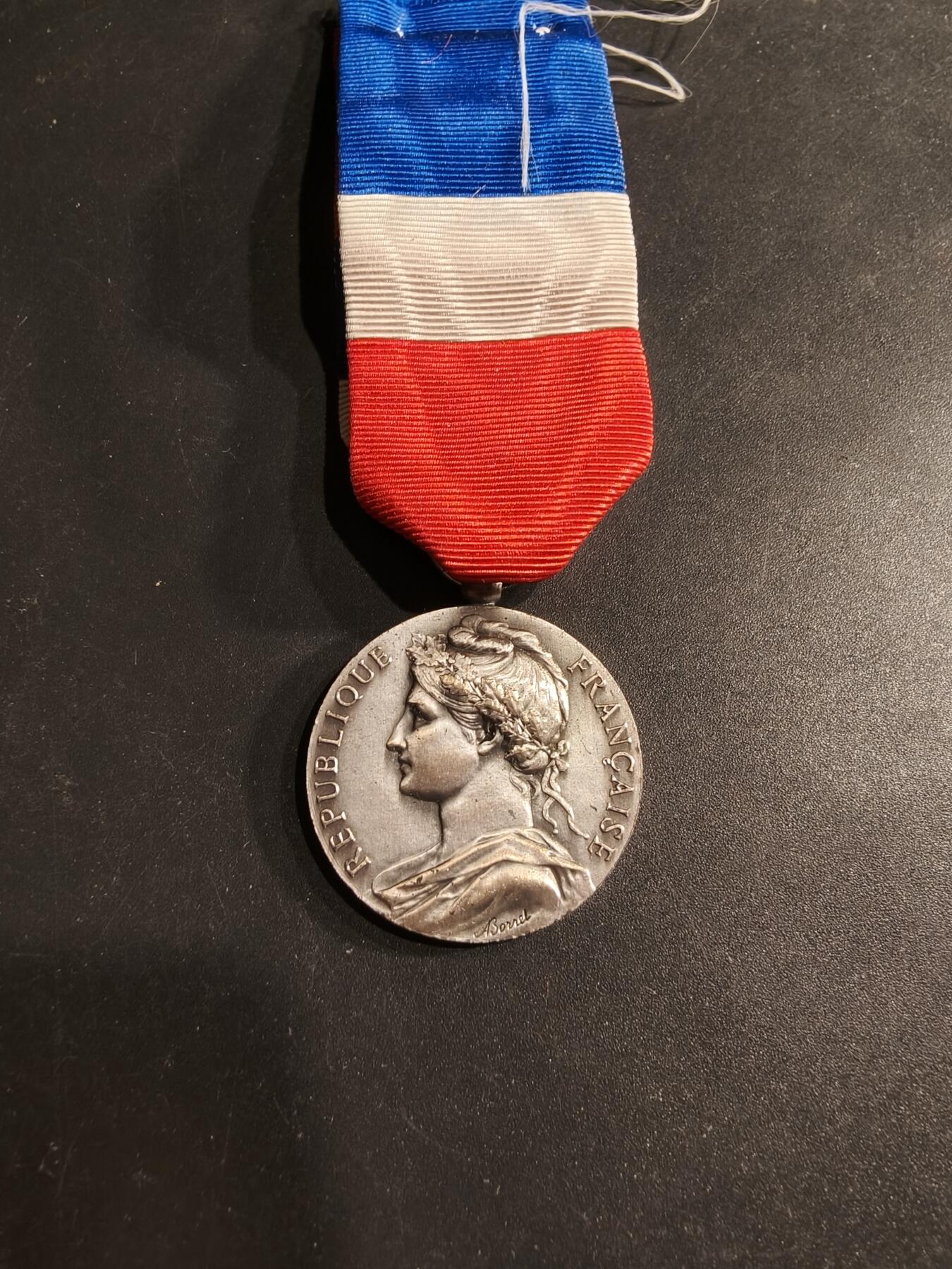 老王徽章第190期 法国银级劳工奖章    1970年实发   950银    11.6g