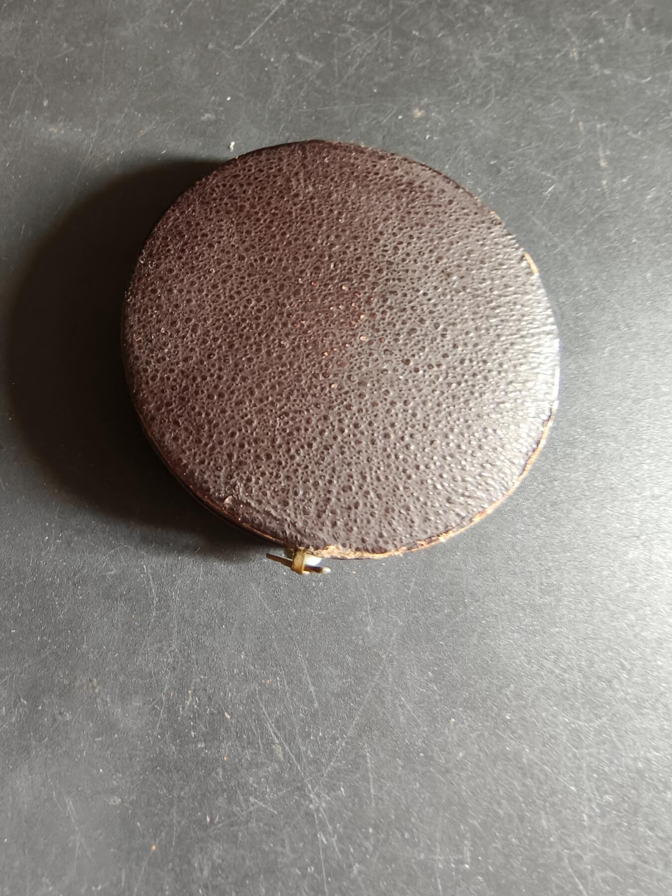 老王徽章第190期 法国利摩日国立装饰艺术学院大铜章     大师路易·波特作品     原盒       直径45mm      重量53.6g