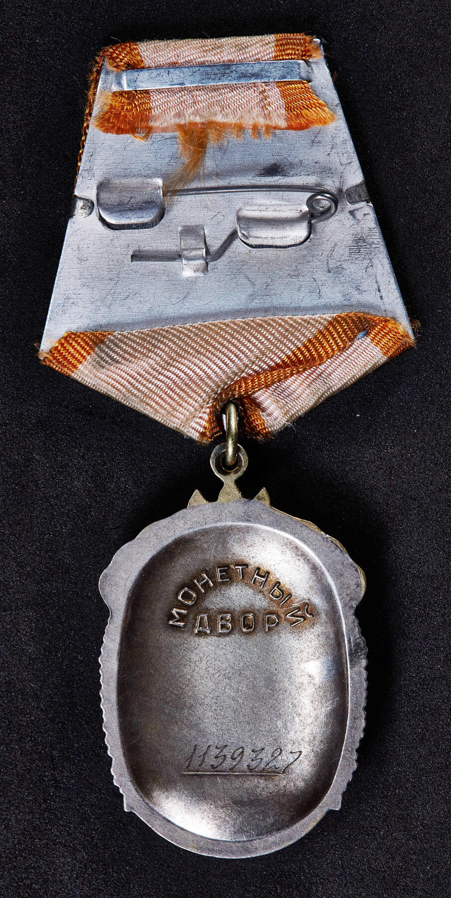 【俄甄集藏】2026年(050)04-01星期三 晚 19:30 全场包邮 苏联荣誉勋章，银质局部镀金珐琅，1139327号，完美品相，含绶带重量：41.5克（纯银部分约重33克）