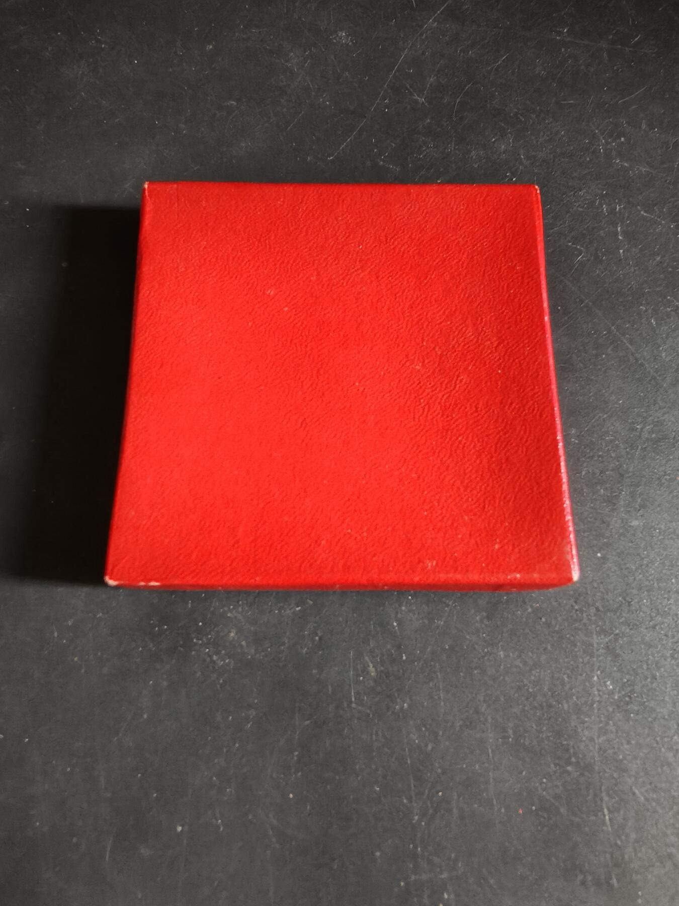 老王徽章第190期 法国钓鱼主题大铜章     原盒     直径50mm     重量55.9g