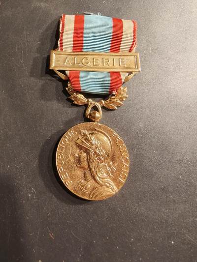 老王徽章第190期 - 法国北非安全行动战役奖章    阿尔及利亚勋条