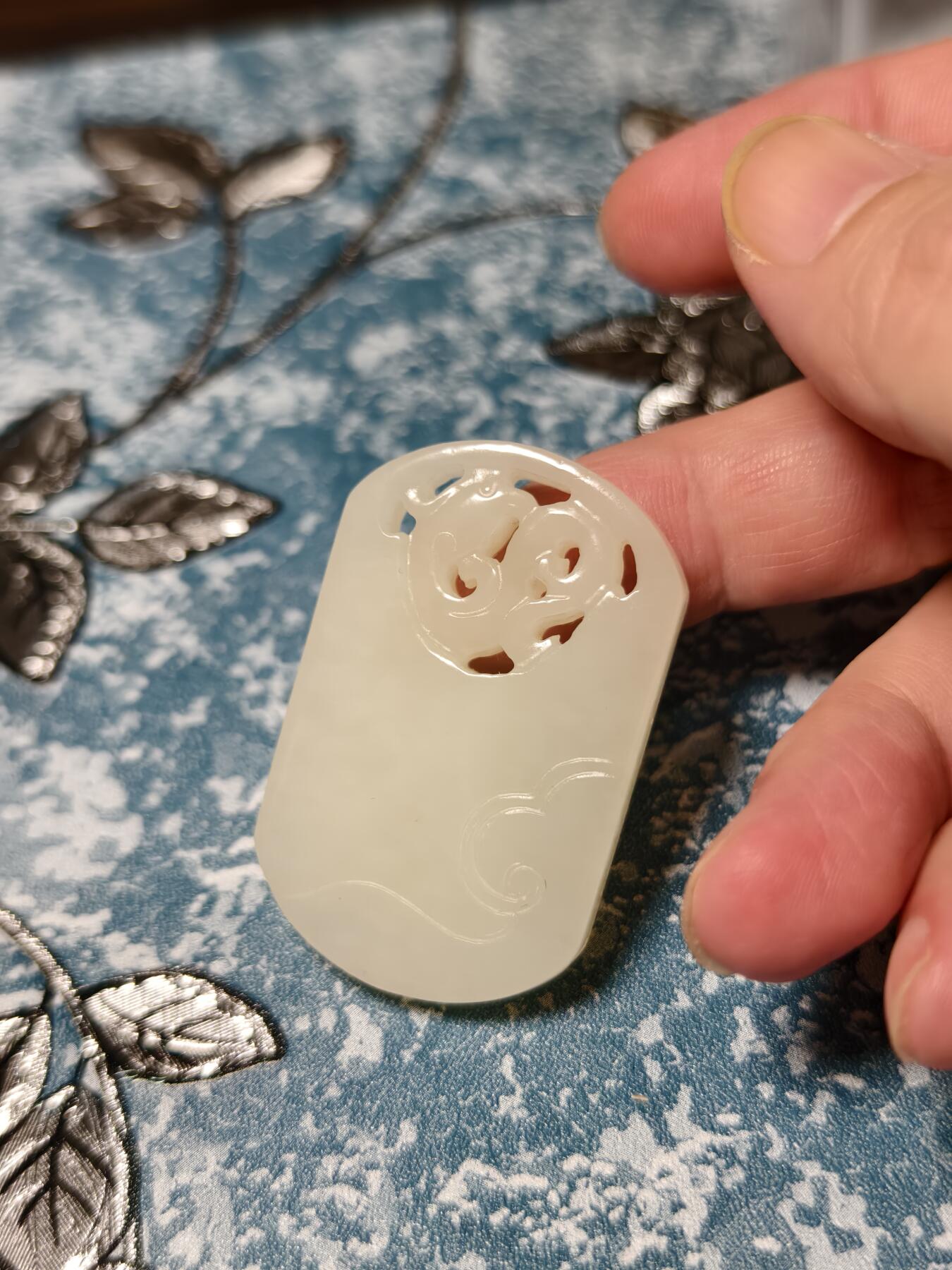 抚柳草堂-第二十期章牌钱币  奖章勋章免佣最后一期 满百包邮 放漏专场 和田玉牌子 手工雕刻细腻柔润 油性好白度高 打光无结构 尺寸47.5*30.2mm 厚7.3mm  高端品质  假一赔十