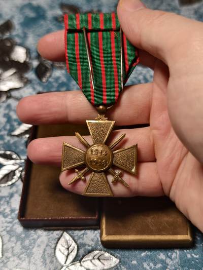 抚柳草堂-第二十八期章牌钱币  奖章勋章 满百包邮 放漏专场 法国一战战争十字勋章（Croix de Guerre 1914–1918）带一枚铜星（团级嘉奖）历史原品原盒带插针