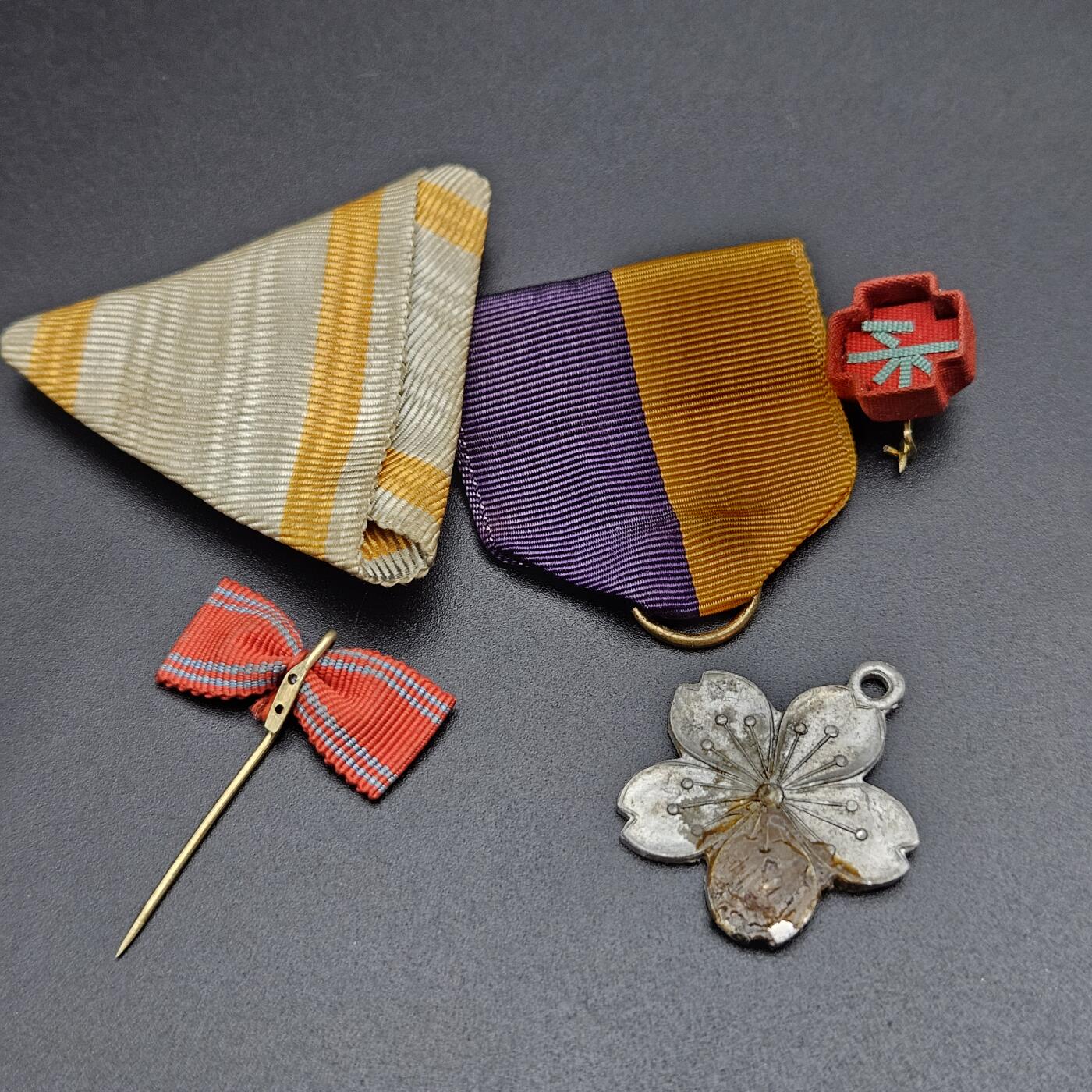 0元起拍勋章 第343期 咸鱼国勋章拍卖专场 4月1日（周三）下午6：00开始 杂物一组